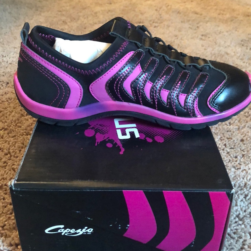 Capezio Snakespine